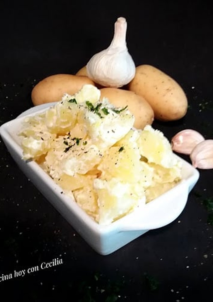 Una foto de Patatas con ajo y mayonesa