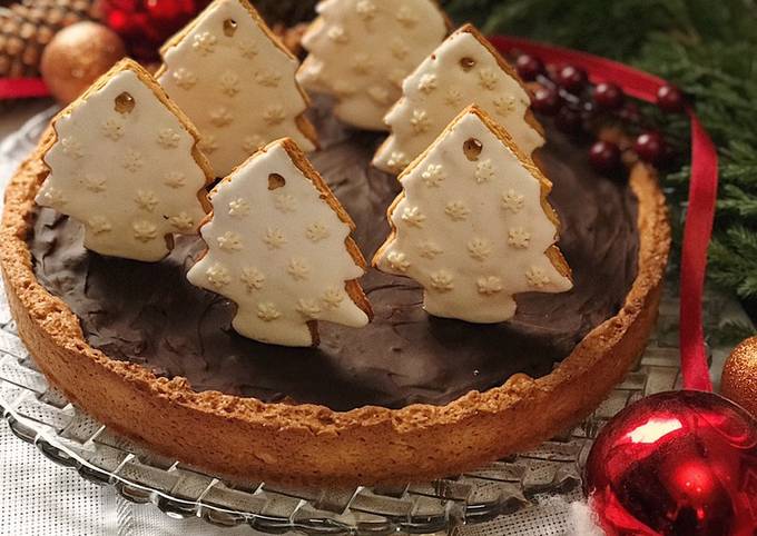 Тарт с песочно-миндальной основой с орехами, карамелью и шоколадом🌟