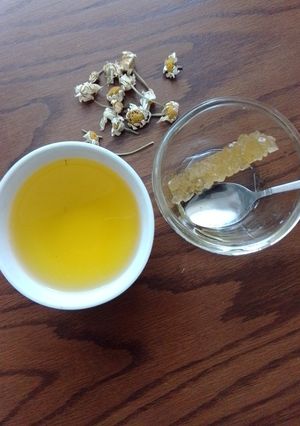 عکسی از دستور چای بابونه و عسل