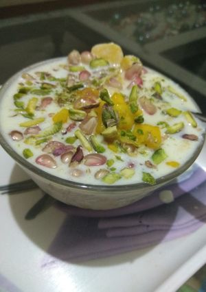 A picture of Kesar pista fruits cream.
