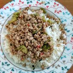 Φωτογραφία της συνταγής Thai basil stir fried mince pork