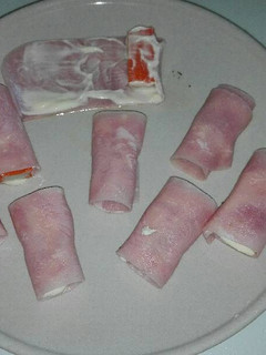 Una foto de Tapa jamón York con bocas de mar