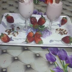 A picture of Pyar wala strawberry choco shake.