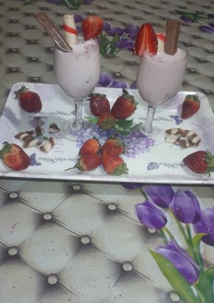 A picture of Pyar wala strawberry choco shake.