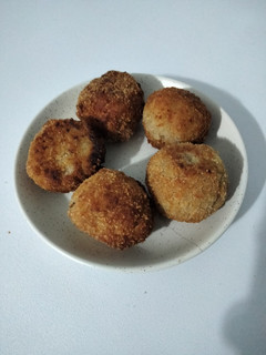 Una foto de Croquetas de queso azul