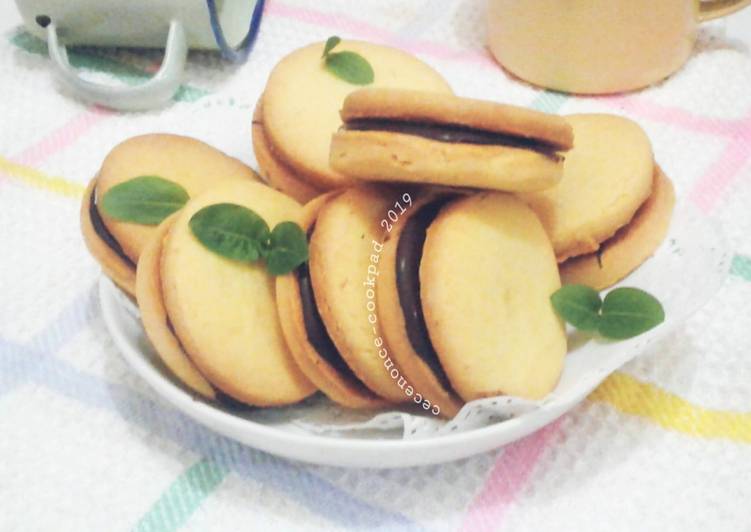 Sandwich Cookies