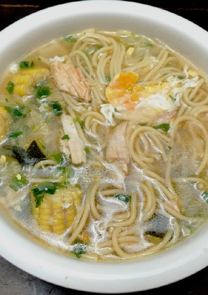 Una foto de Sopa de Gallina y Espaguetis