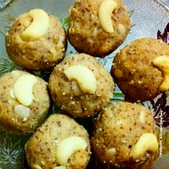 Poste(Poppy seeds) ke laddoo A picture of Poste(Poppy seeds) ke laddoo.