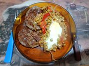 Una foto de arvejas en lata
