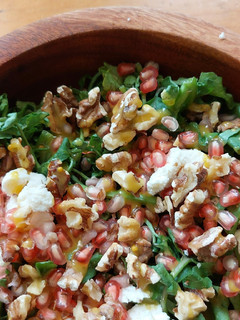 Una foto de Ensalada de berros con granada y nuez