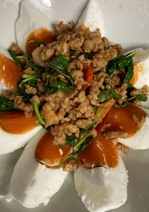 รูปของ ผัดกะเพราหมูสับไข่เค็ม
