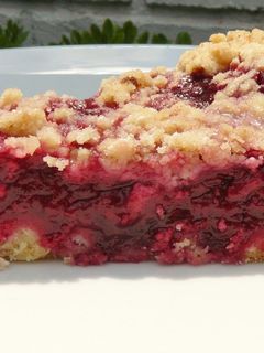 Una foto de Crumble de manzana y frambuesa