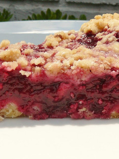 Una foto de Crumble de manzana y frambuesa