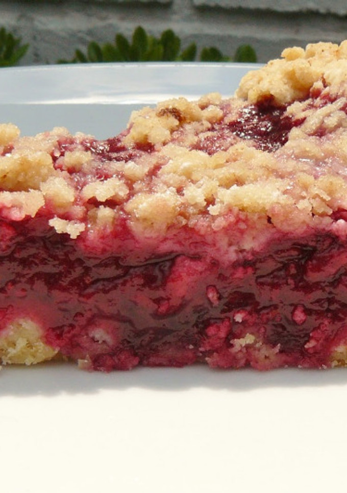 Una foto de Crumble de manzana y frambuesa