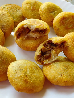 सूजी काकरा पीठा (suji kakara pitha recipe in Hindi) रेसिपी मुख्य फोटो