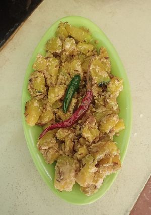 পোস্ত বাটা দিয়ে মিষ্টি কুমড়া ভাজা(posto bata diye kumro bhaja recipe in Bengali) রেসিপির প্রধান ছবি