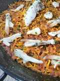 Fideuà de rape y navajas con fumet de rape y alga fucus