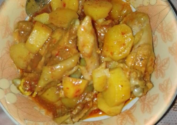 Chicken pepper soup with irish potatoes