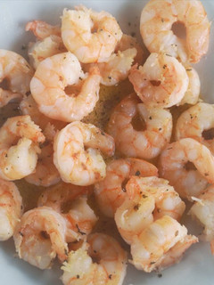 Una foto de Langostinos con salsa de ajo y cerveza