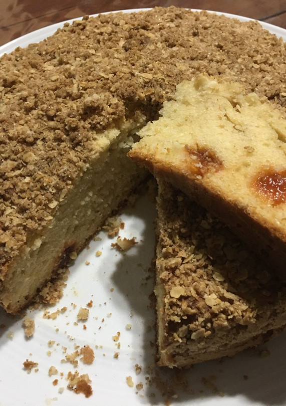 Una foto de Torta matera de membrillo y manzana c crumble de avena.Receta de Luna 🌜