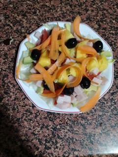 Una foto de Ensalada de Mango, Pavo y zanahoria