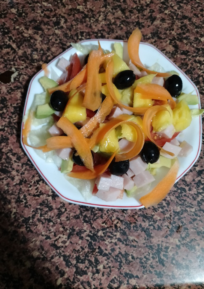 Una foto de Ensalada de Mango, Pavo y zanahoria