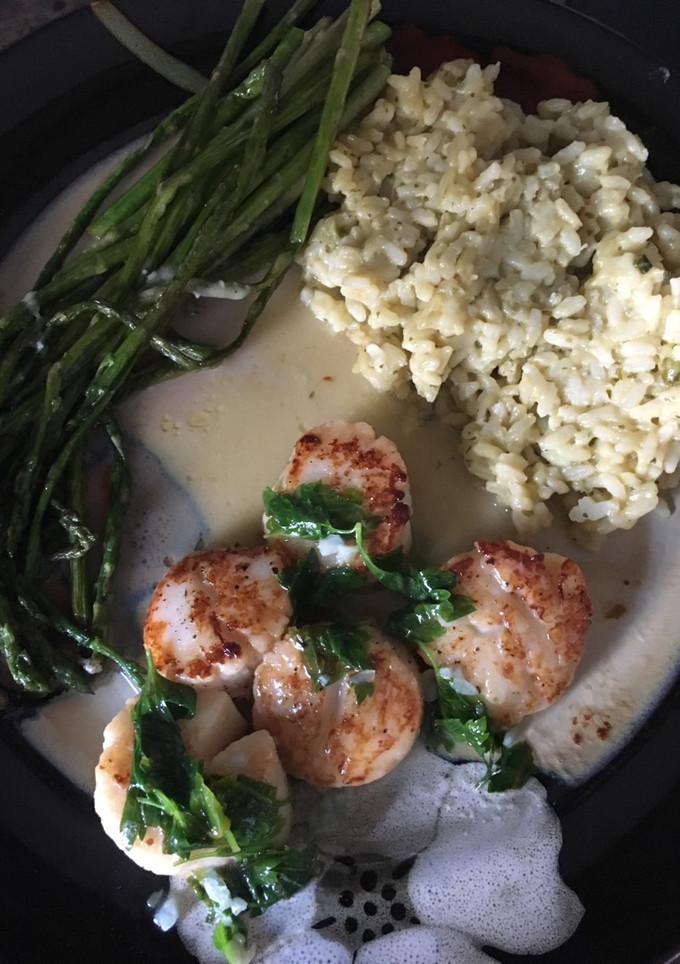 A picture of Lemon Butter Scallops.