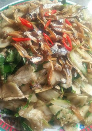 Hình của món Cà dĩa khô cá cơm.