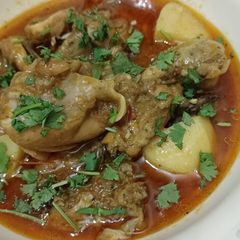 A picture of Aloo chicken.