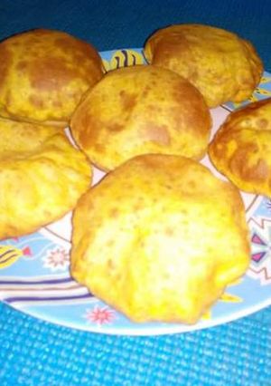 A picture of Besan masala puri.