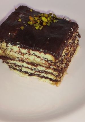 عکسی از دستور کیک یخچالی بدون خامه