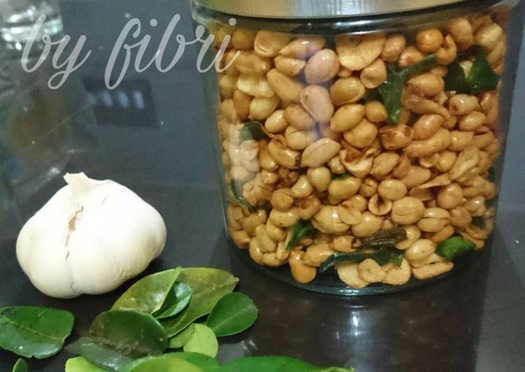 7 Resep: Kacang Bawang Gurih Aroma Daun Jeruk Anti Gagal!