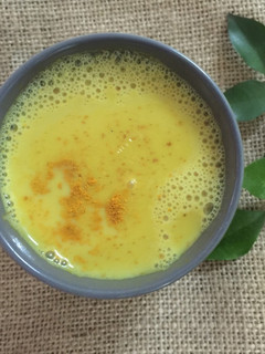 A picture of Sữa nghệ - Turmeric latte.