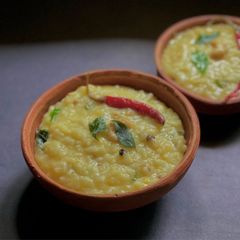 A picture of Ven Pongal - a popular Indian breakfast.