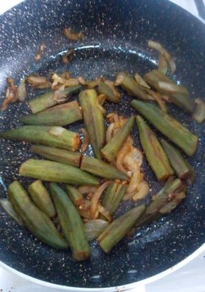 A picture of Mom's simple stuffed okra.
