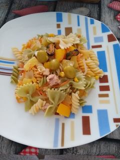 Una foto de Ensalada de pasta tropical