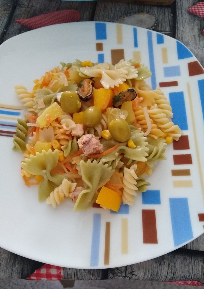 Una foto de Ensalada de pasta tropical