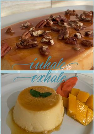 Una foto de Flan napolitano de vainilla y otro con cajeta y nueces