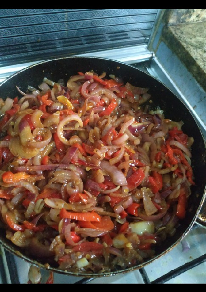 A picture of Onion sauce.