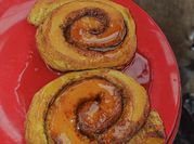 Una foto de rollos de dulce de leche