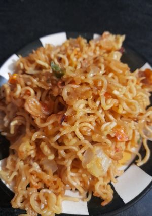 পেঁয়াজ চাউমিন (Chow mein recipe in Bengali) রেসিপির প্রধান ছবি