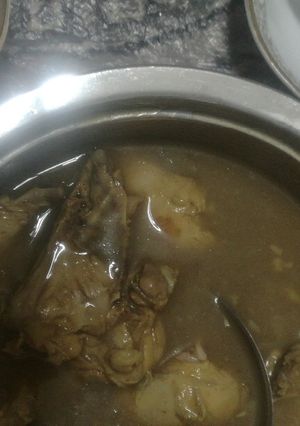صورة لوصفة مرقة دجاج يمني