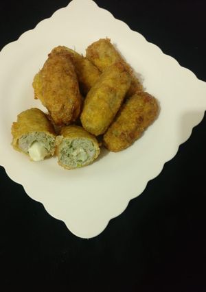 A picture of Cheesy chicken rolls.