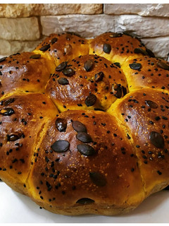 Foto di Pane con zucca e semi di sesamo nero