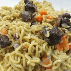 A picture of Noddles with liver meat.