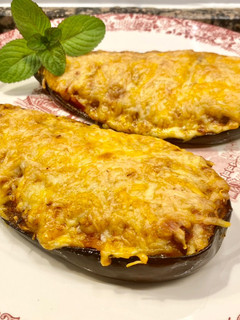 Una foto de Berenjenas gratinadas con pisto y carne picada