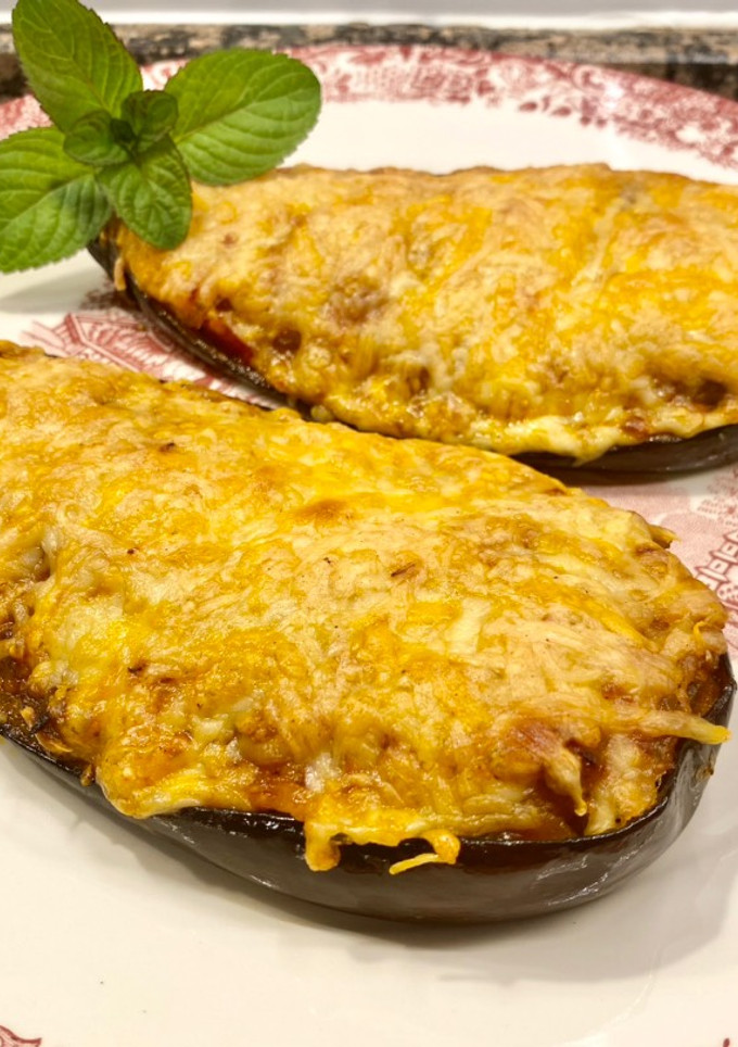 Una foto de Berenjenas gratinadas con pisto y carne picada