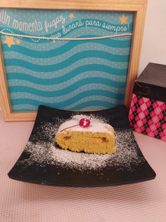 Una foto de Jelly Roll de crema de limón