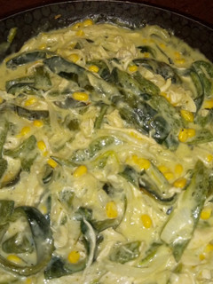Una foto de Rajas poblanas con pollo en crema de elote
