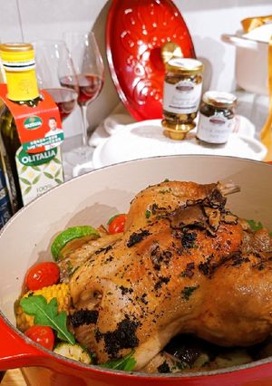 節慶松露烤雞(LE CREUSET法國琺瑯橢圓鐵鍋) 的食譜成品照片